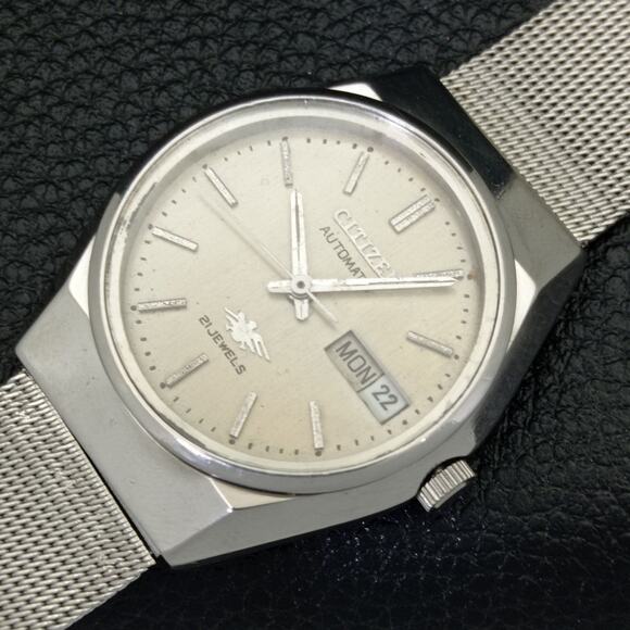 Vintage 1987 Citizen Automatic Womans Silver Watch W/daydate & Gold accents Citizen | Accessories | Vintage 987 Citizen Automatic Womans  main image 4